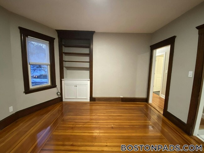 1238 Blue Hill Ave, Unit 2 in Boston, MA - Foto de edificio - Building Photo