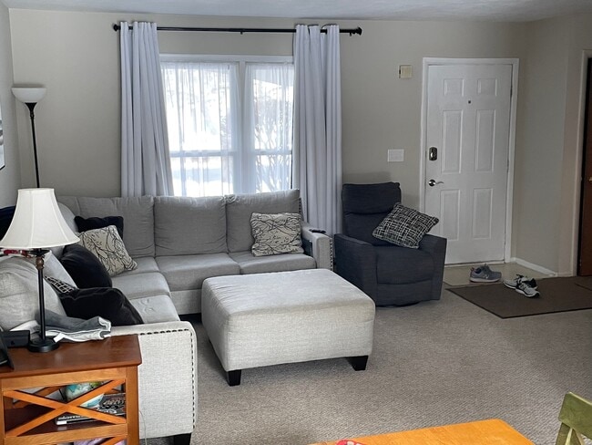 19 Hanover Dr, Unit 19 in Delmar, NY - Building Photo - Building Photo