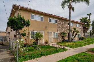 595 7th St in Imperial Beach, CA - Foto de edificio - Building Photo