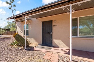 3833 N Tyndall Ave in Tucson, AZ - Foto de edificio - Building Photo
