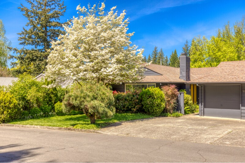 9037 SW Monterey Pl in Portland, OR - Building Photo