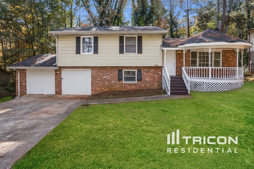2669 Peggy Sue Ln in Morrow, GA - Building Photo