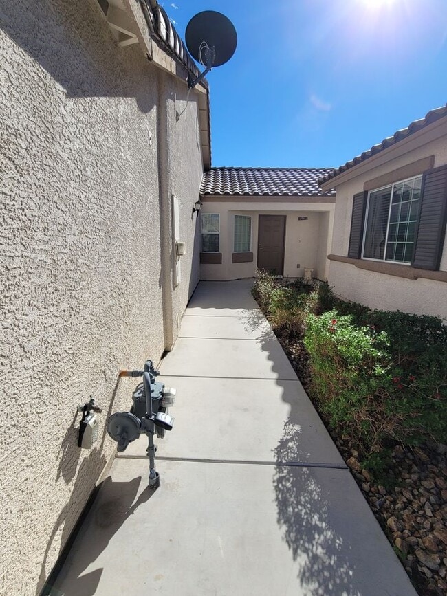 8585 Dyker Heights Ave in Las Vegas, NV - Building Photo - Building Photo