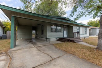 215 Legion Dr W in Converse, TX - Building Photo - Building Photo