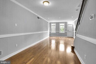 1519 Montrose St in Philadelphia, PA - Building Photo - Building Photo