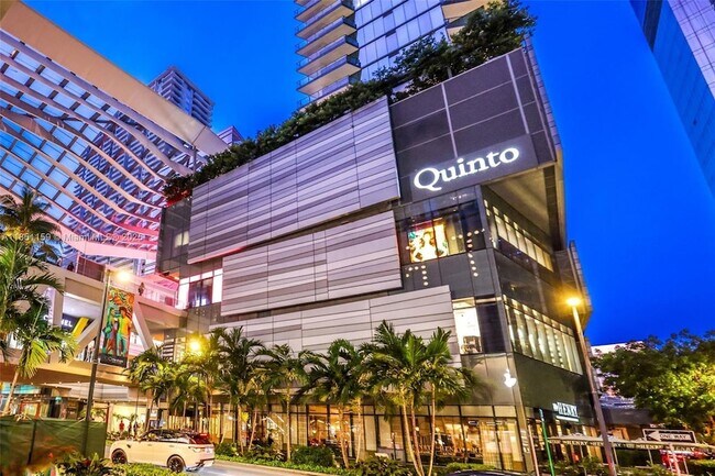 55 SW 9th St, Unit 3906 in Miami, FL - Building Photo - Building Photo