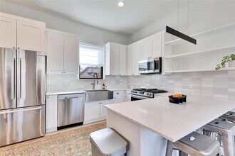 2105 Pennsylvania Ave in Austin, TX - Building Photo - Building Photo