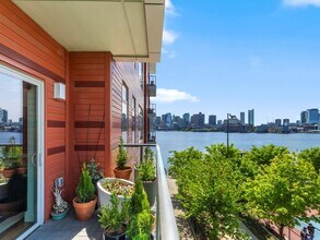 99 Sumner St, Unit 321 in Boston, MA - Foto de edificio - Building Photo