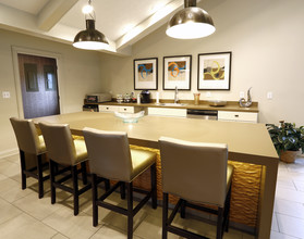 Keeneland Crest Apartments in Indianapolis, IN - Foto de edificio - Interior Photo