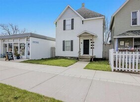 514 E Eighth St, Unit 2 in Traverse City, MI - Building Photo