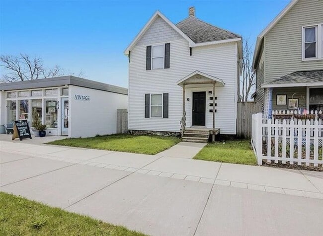 514 E Eighth St, Unit 2