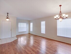 1453 NW 208th Terrace in Pembroke Pines, FL - Foto de edificio - Building Photo