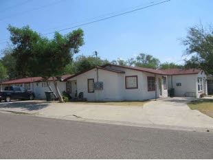 1706 Gustavus St in Laredo, TX - Building Photo