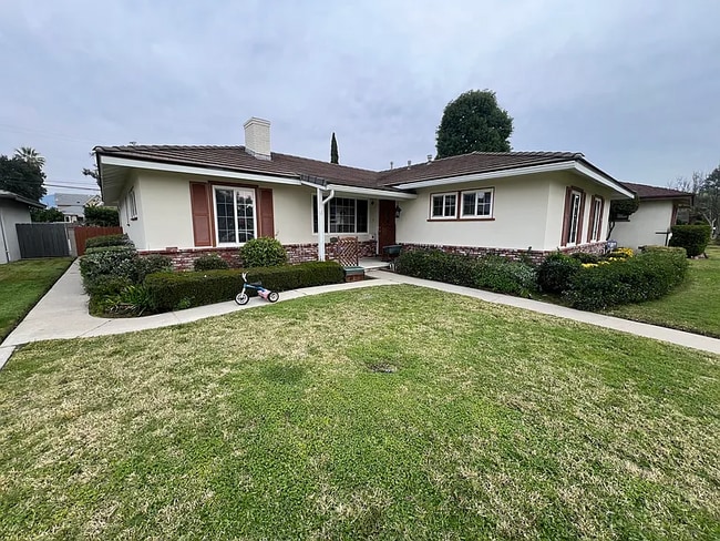 property at 139 E Dexter St