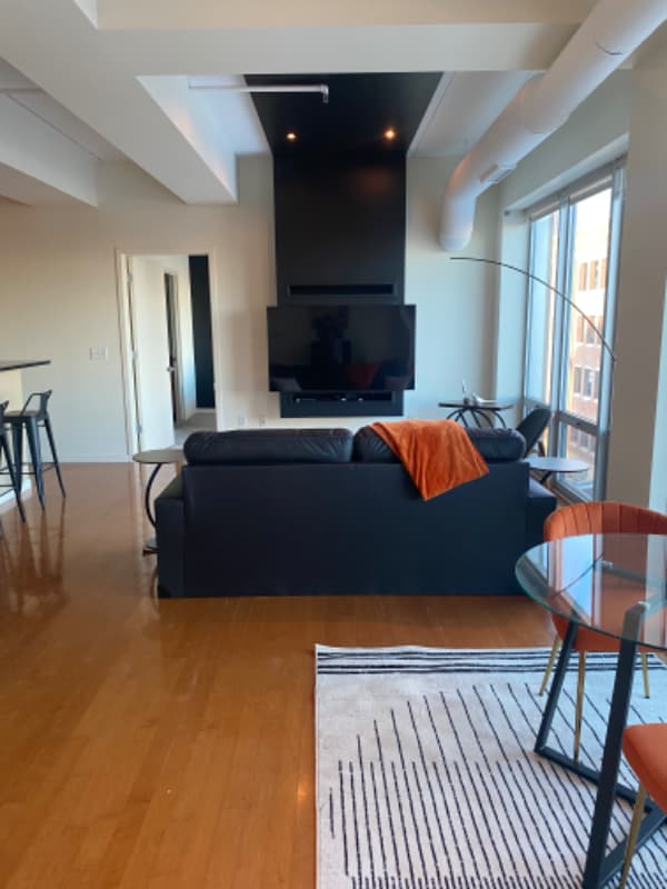 3670 Woodward Ave, Unit Apt 409 in Detroit, MI - Foto de edificio - Building Photo