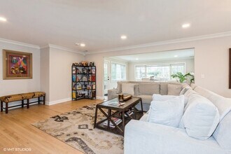 3205 Sprucewood Rd in Wilmette, IL - Building Photo - Building Photo