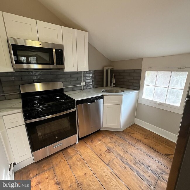 property at 1 Breakneck Rd