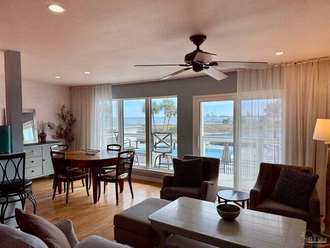 200 Pensacola Beach Rd in Gulf Breeze, FL - Building Photo - Building Photo