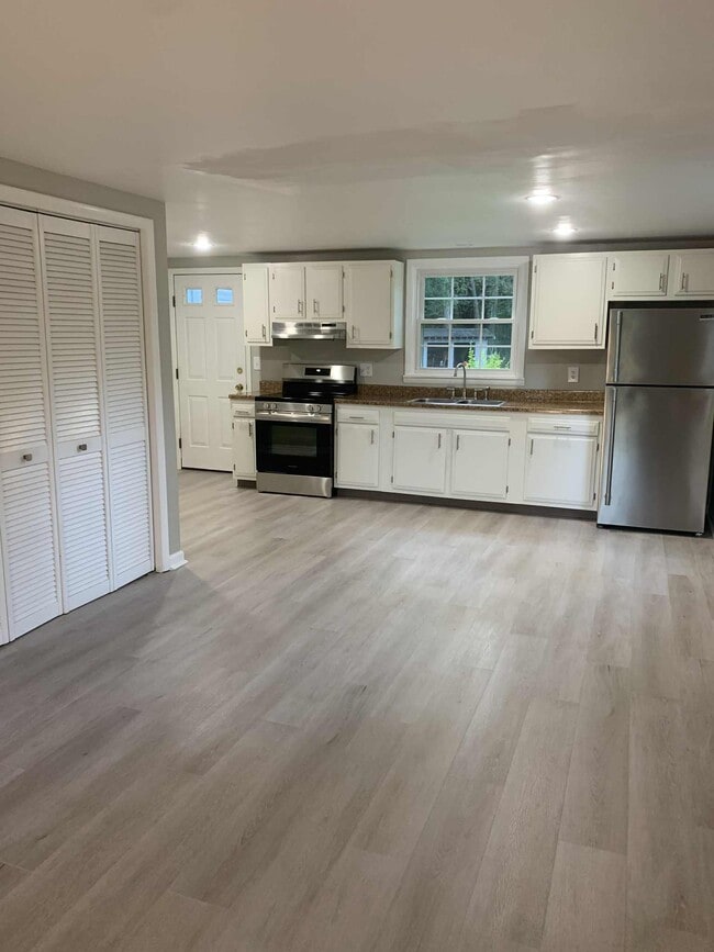 7 Gilmore Ter, Unit 2 Bedrooms, 1 Bath, Apt i in Schenectady, NY - Building Photo - Building Photo