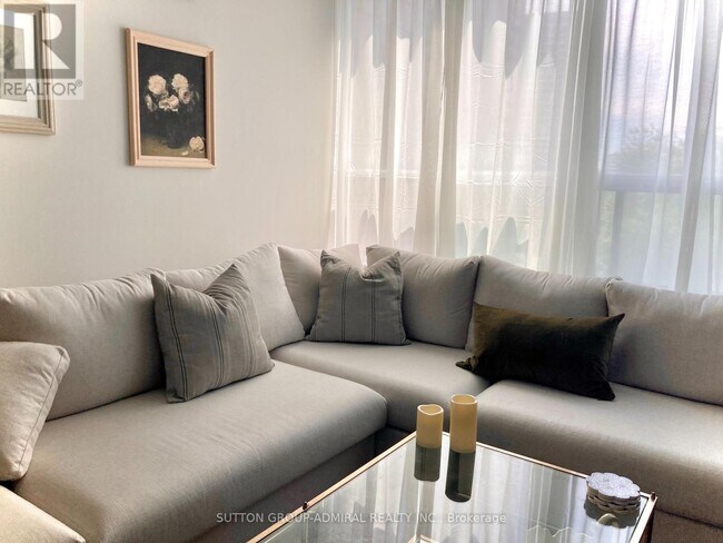 5 Old Sheppard Ave in Toronto, ON - Building Photo - Building Photo