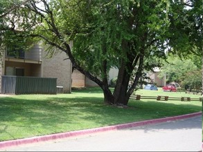 Woodmanor Apartments in Durant, OK - Building Photo - Building Photo