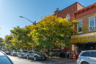 327 Avenue Ave in Brooklyn, NY - Foto de edificio - Building Photo