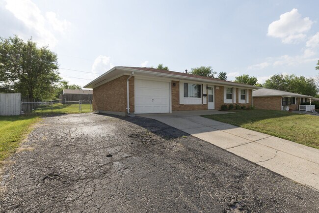7129 Cronk Dr in Huber Heights, OH - Building Photo - Building Photo