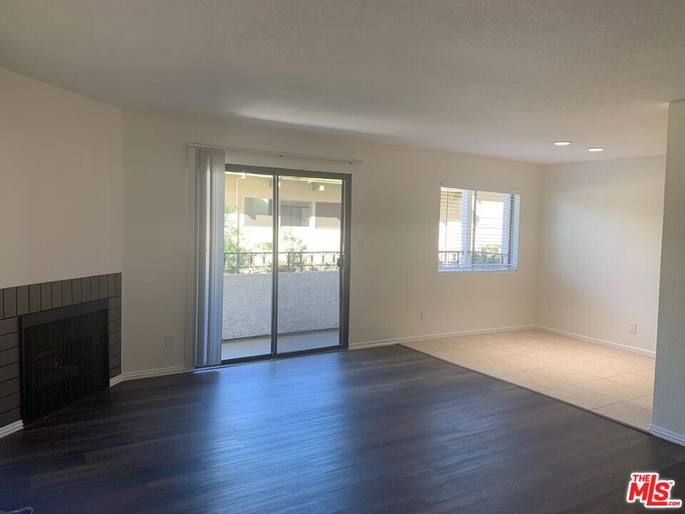 4353 Coldwater Canyon Ave in Los Angeles, CA - Building Photo