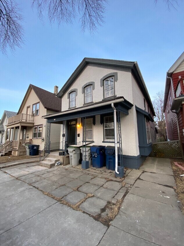 738 S 25th St, Unit Upper in Milwaukee, WI - Building Photo - Building Photo