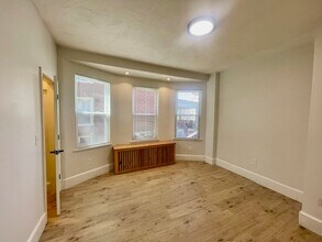 92 Hyde Park Ave, Unit 1 in Boston, MA - Building Photo - Building Photo