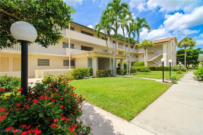 1020 Palm View Dr in Naples, FL - Building Photo - Building Photo