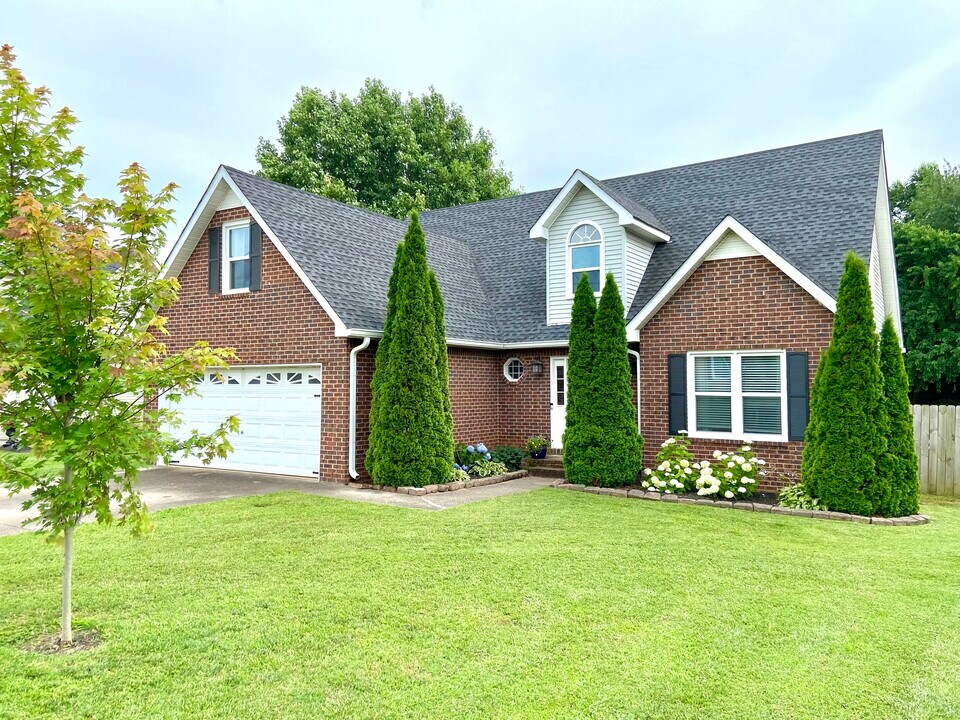 604 Greenleaf Ave in Smyrna, TN - Building Photo