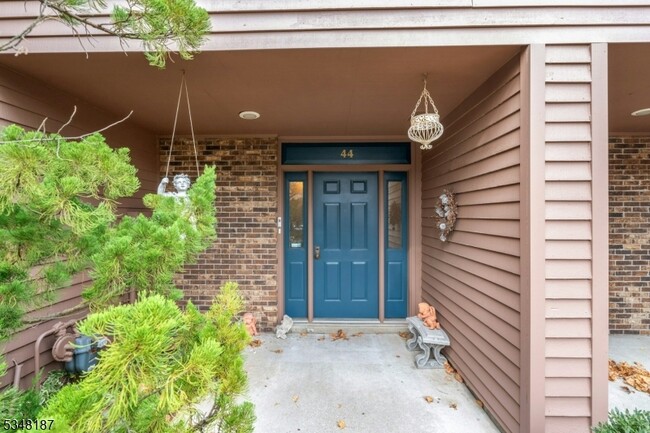 44 Lexington Ct in Township Of Washington, NJ - Building Photo - Building Photo