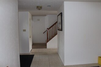 7063 River Garden Dr in Houston, TX - Building Photo - Building Photo