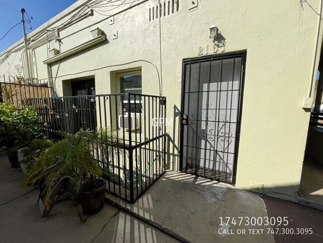 2161 Clifford St in Los Angeles, CA - Building Photo - Building Photo