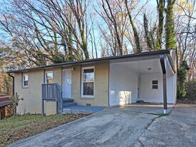 2332 Baywood Dr SE in Atlanta, GA - Building Photo