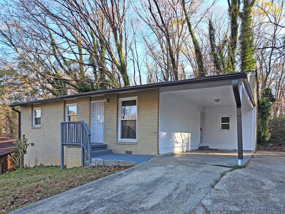 2332 Baywood Dr SE in Atlanta, GA - Building Photo