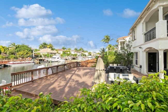 property at 999 Harbor Vw N