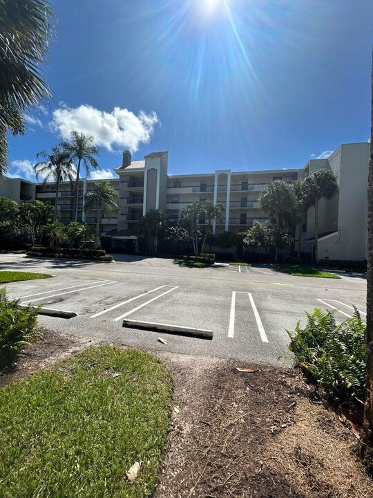 950 Lavers Cir in Delray Beach, FL - Building Photo