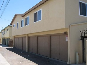 998 El Camino Dr in Costa Mesa, CA - Building Photo - Building Photo