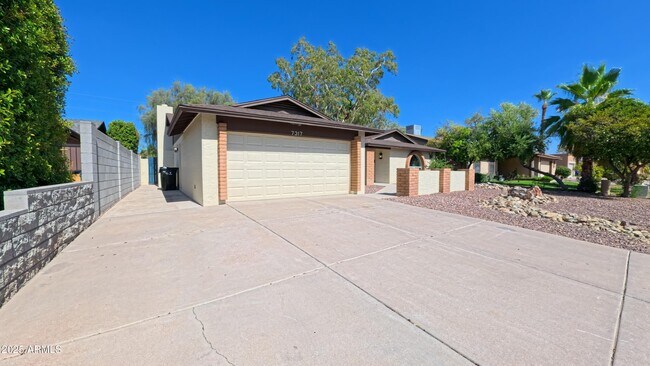 7317 S Palm Dr in Tempe, AZ - Building Photo - Building Photo