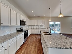 1331 Lomond Dr in Nashville, TN - Foto de edificio - Building Photo