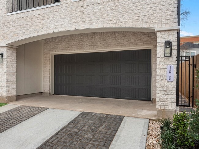 property at 1319 W Bell St