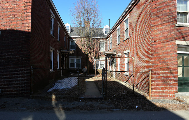 95 Pleasant St in Manchester, NH - Foto de edificio - Building Photo