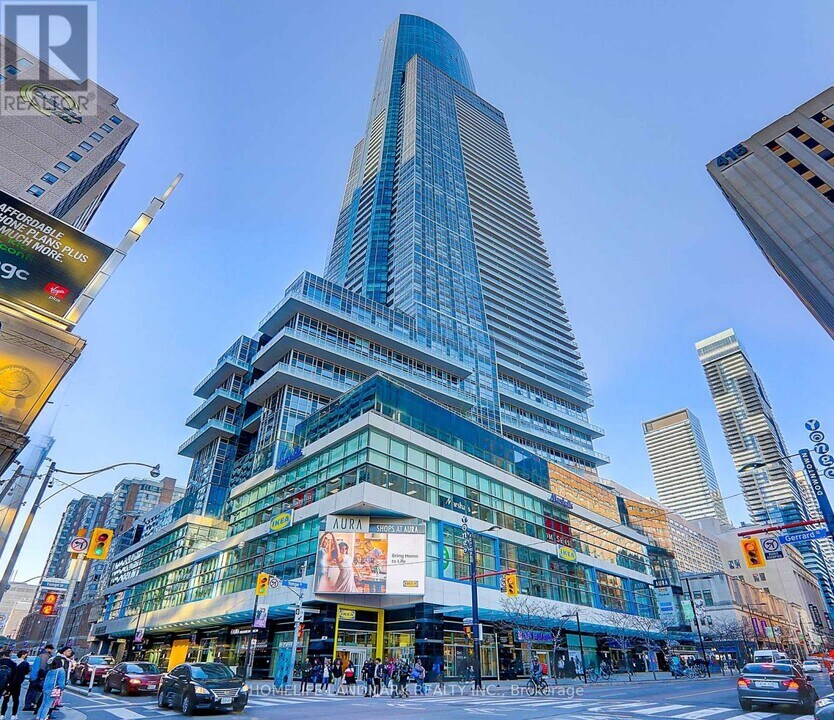386 Yonge St in Toronto, ON - Building Photo