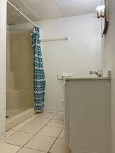 800 Page Ave-Unit -Unit 1 in Jackson, MI - Foto de edificio - Building Photo