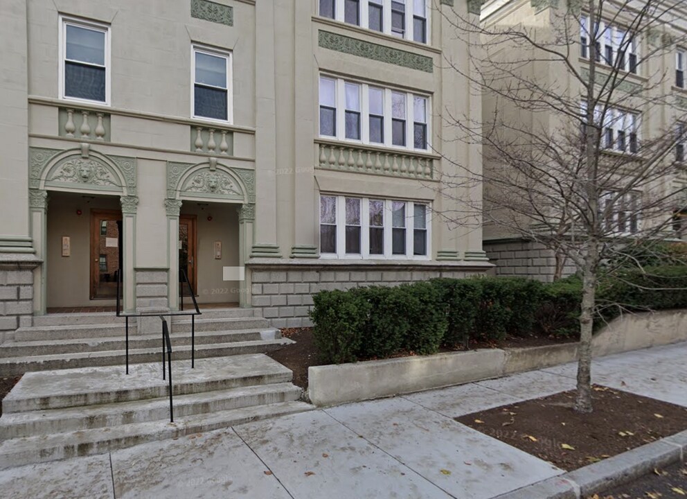 72 Egmont St, Unit 1 in Brookline, MA - Building Photo