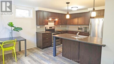 2 Adie Pl in St Catharines, ON - Building Photo - Building Photo