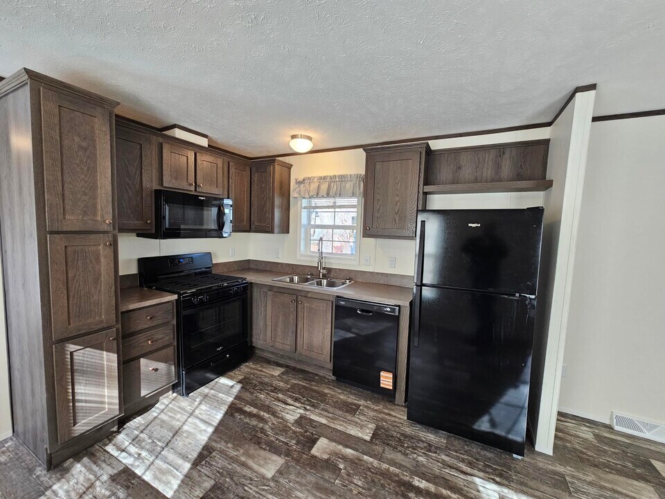 54 Mapledale Acres in Barneveld, NY - Building Photo