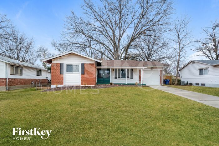 2415 Cambridge Dr in Florissant, MO - Building Photo